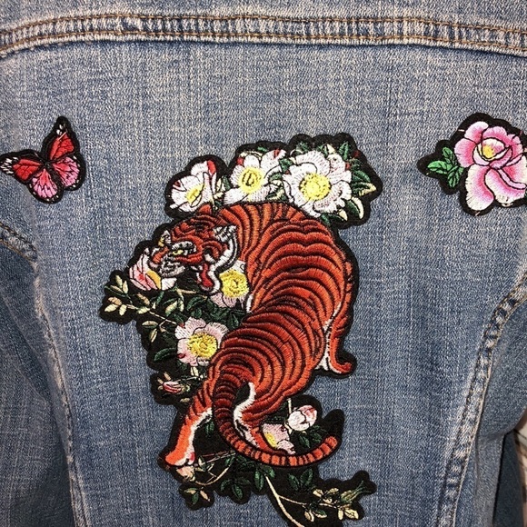 EUNINA Outerwear Medium Wash Embroidered Tiger Patches Jean Jacket Size S - Picture 8 of 12